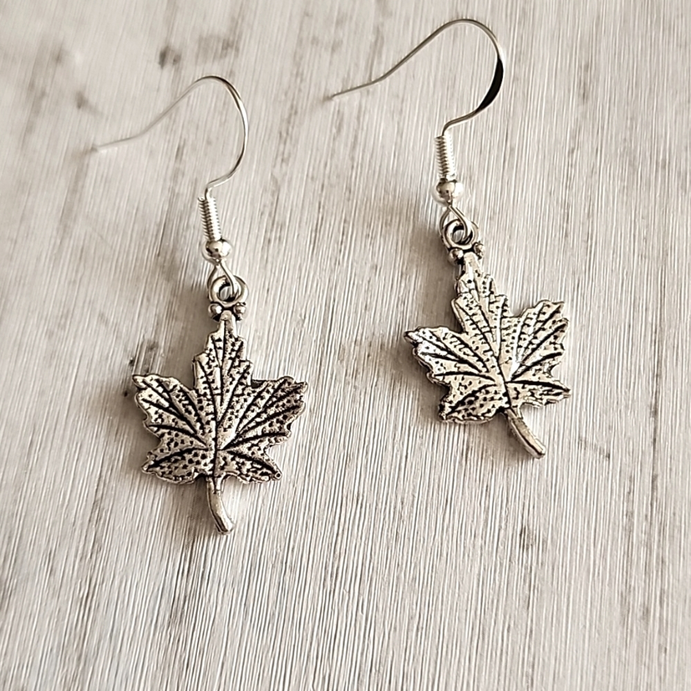 925S post Maple Leaf Earrings Tibeten Alloy